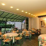 Casaalbergo La Rocca ホテル ノアーレ
