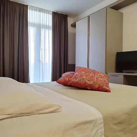 ホテル Casaalbergo La Rocca ノアーレ