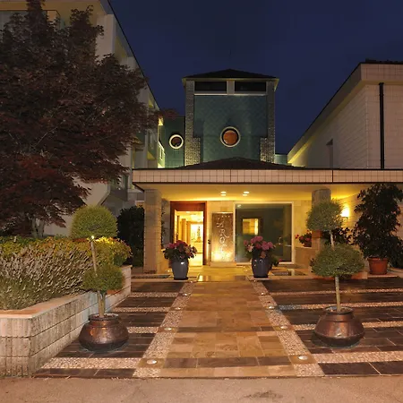 מלון Casaalbergo La Rocca 4*