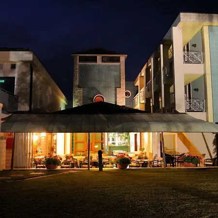 מלון Casaalbergo La Rocca נואלה