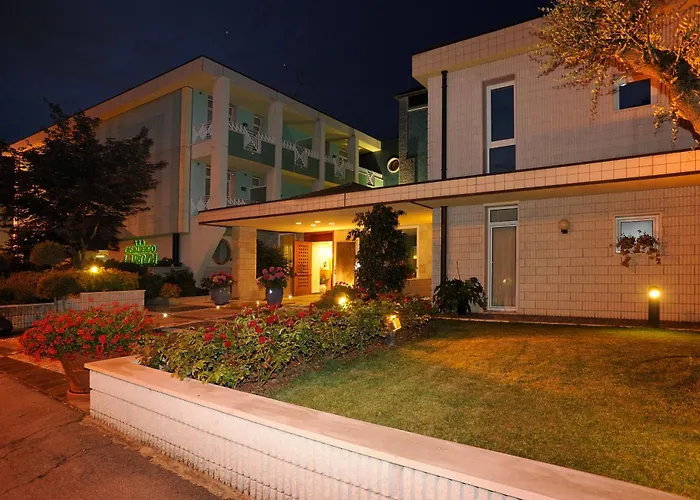 Casaalbergo La Rocca 4*