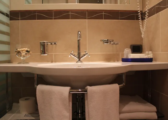 מלון Casaalbergo La Rocca נואלה