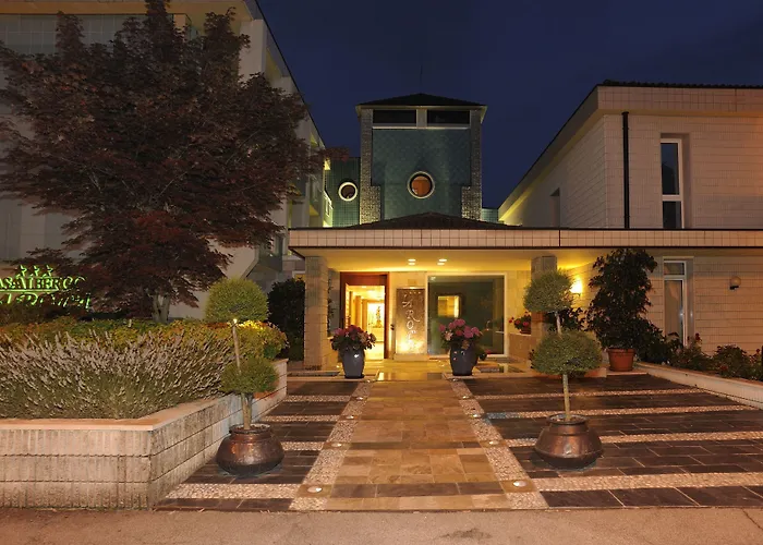 מלון Casaalbergo La Rocca 4*