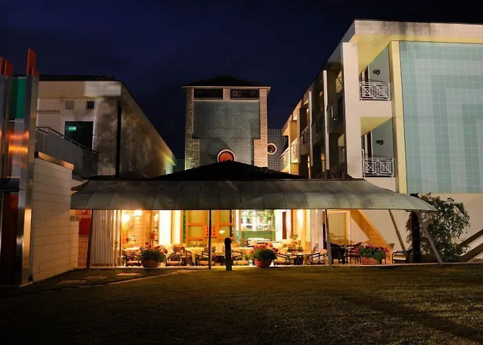 מלון Casaalbergo La Rocca נואלה