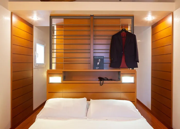 Casaalbergo La Rocca מלון 4*