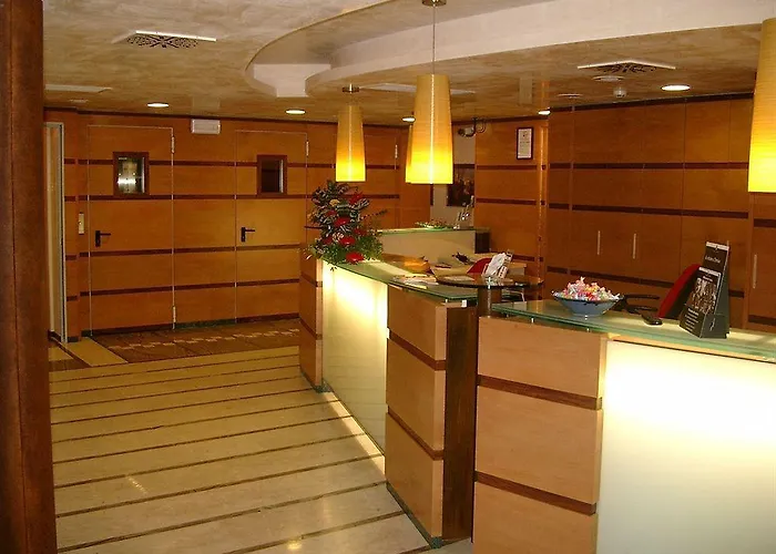 מלון Casaalbergo La Rocca נואלה