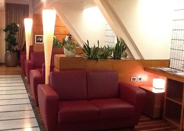 מלון Casaalbergo La Rocca נואלה