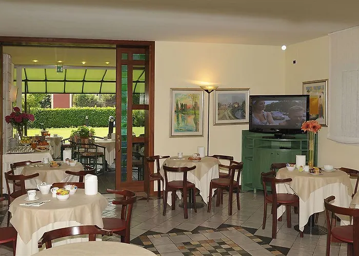 מלון Casaalbergo La Rocca נואלה