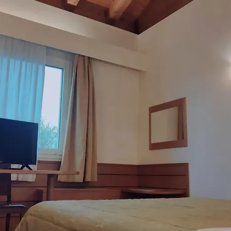 Casaalbergo La Rocca מלון 4*