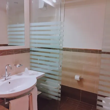 מלון Casaalbergo La Rocca 4*