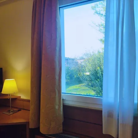 Casaalbergo La Rocca 4* נואלה