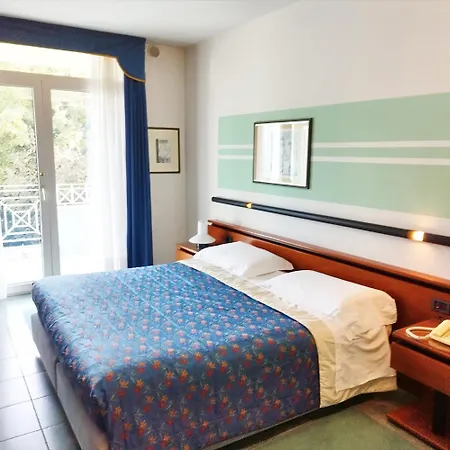 מלון Casaalbergo La Rocca 4*