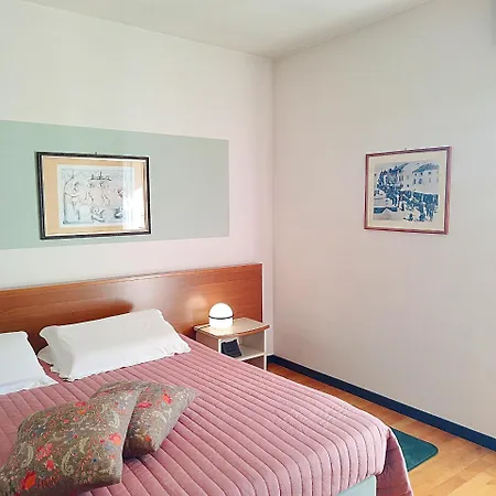 Casaalbergo La Rocca 4* נואלה