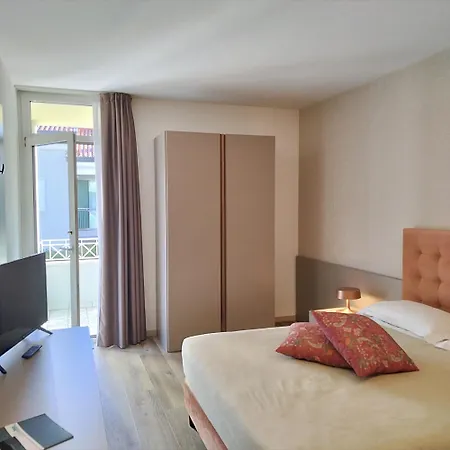 Casaalbergo La Rocca מלון נואלה