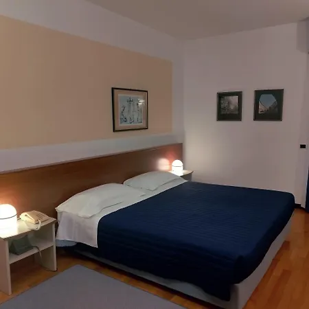 Casaalbergo La Rocca 4* נואלה