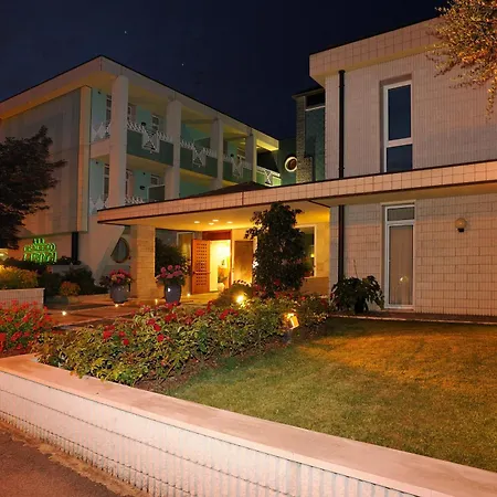 Casaalbergo La Rocca 4*