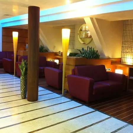 Casaalbergo La Rocca 4* נואלה