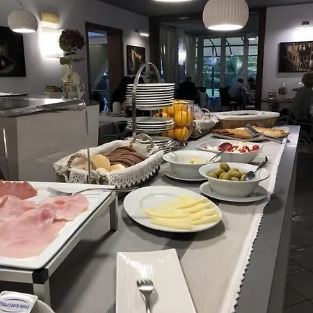 מלון Casaalbergo La Rocca נואלה