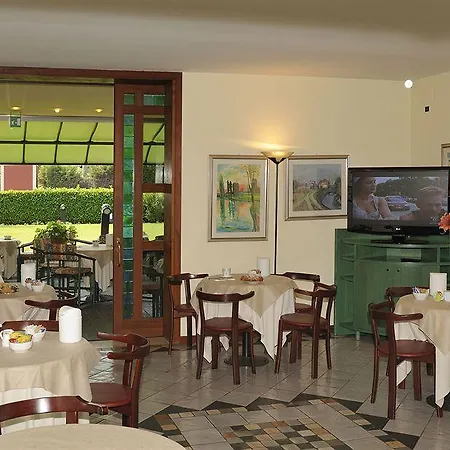 ホテル Casaalbergo La Rocca ノアーレ
