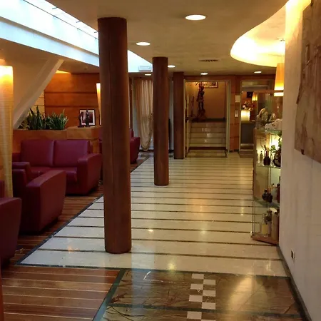מלון Casaalbergo La Rocca 4*