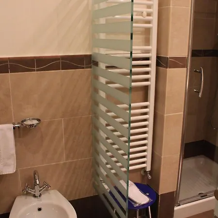 Casaalbergo La Rocca 4* נואלה