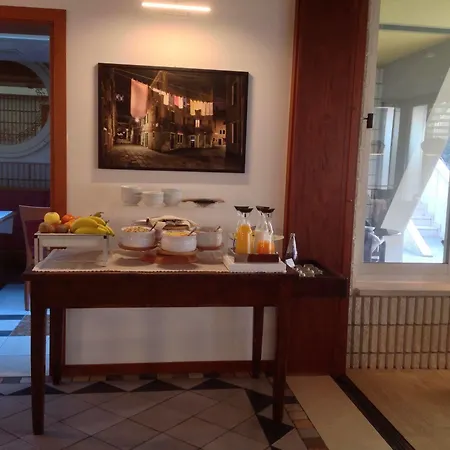 Casaalbergo La Rocca 4* נואלה