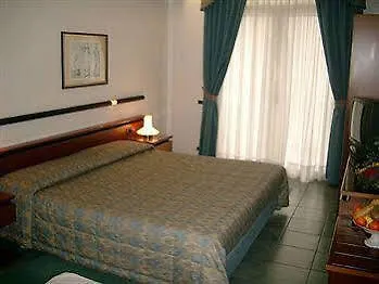 Casaalbergo La Rocca מלון 4*