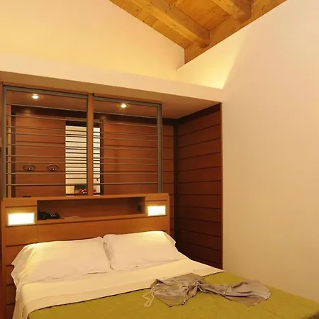 מלון Casaalbergo La Rocca נואלה