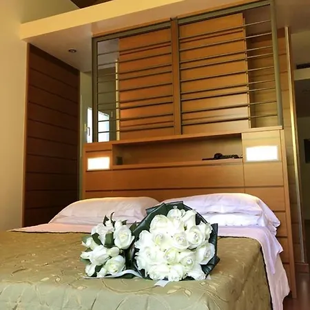 Casaalbergo La Rocca נואלה