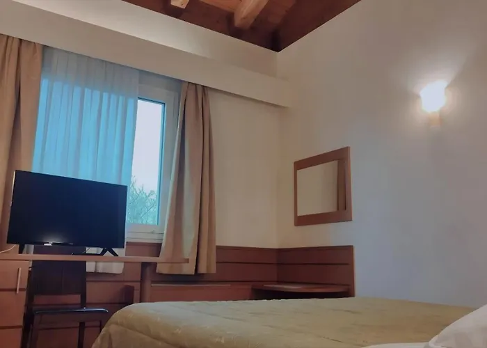 Casaalbergo La Rocca Hotel 4*